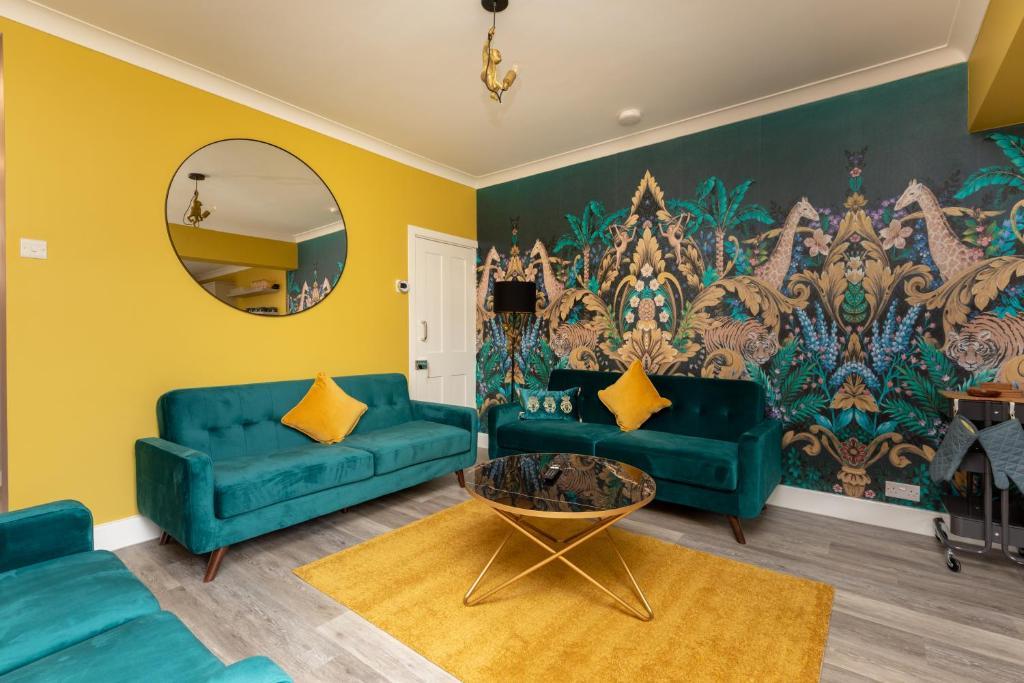 Stylish 4-BR House with Beautiful Outdoor Space | On Site Stays Dartford6